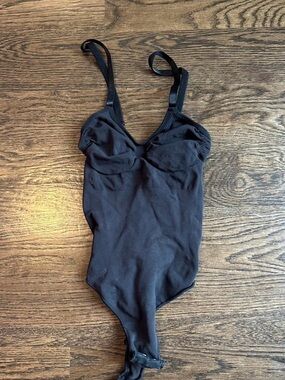 Skims XS suit